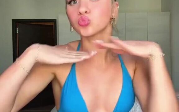 Tatum Bittick Shows Off Her Sexy Body In A Bikini